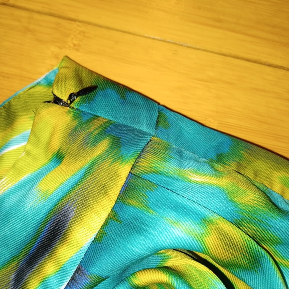 Size 6 pleated skirt - Picture 2 of 4